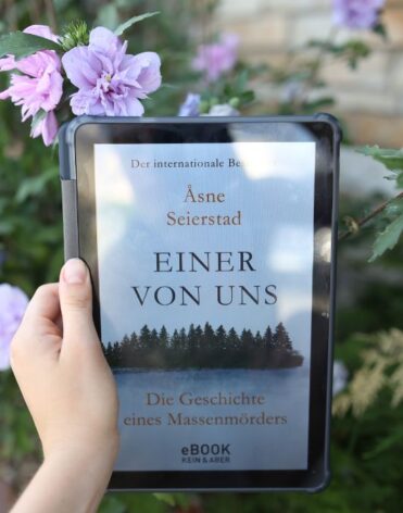 Åsne Seierstad, Einer von uns: Die Geschichte eines Massenmörders - Buchezension